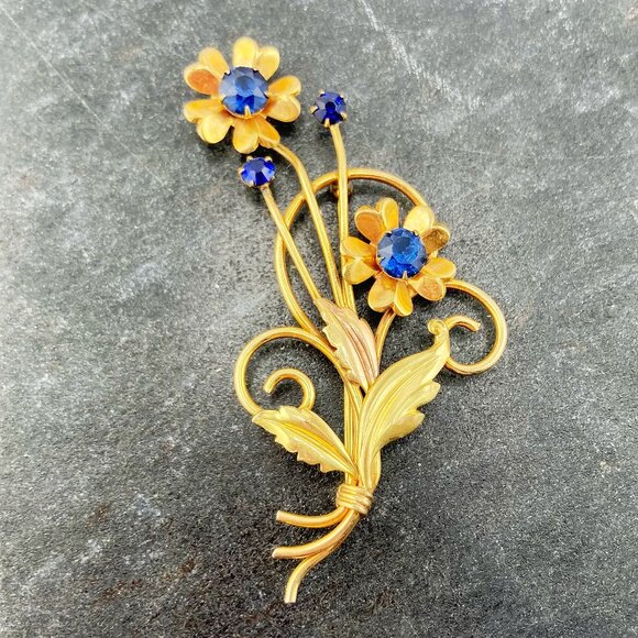 VINTAGE Gold-filled flower brooch with dark blue rhinestones ~ 1950s daisy pin - Picture 6 of 10